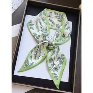 Green Botanical Print Scarf M1672